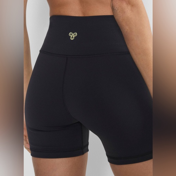 Aritzia Pants - Aritzia Black Bike Shorts
